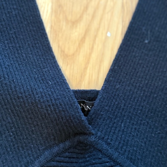 Banana Republic Black Ribbed Knit V-Neck Tank Top | Size Small - Picture 2 of 6